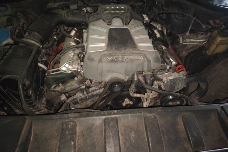 Used Audi Q7 2013 40 TFSI Comfort Edition Engine Bay
