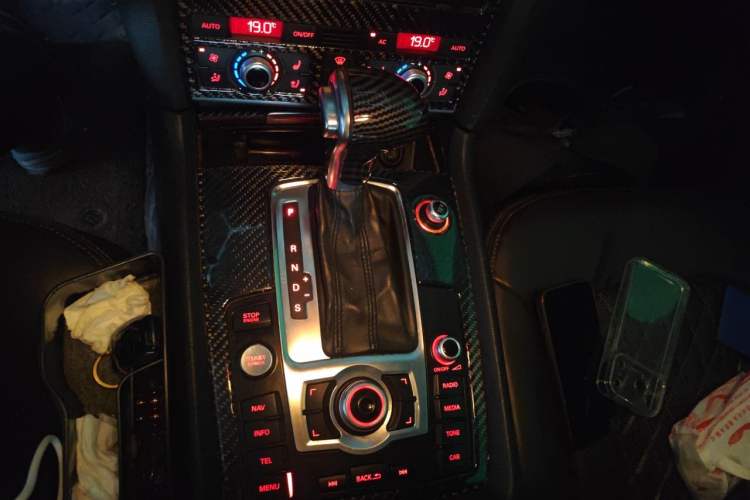 Used Audi Q7 2013 40 TFSI Comfort Edition Gear Lever