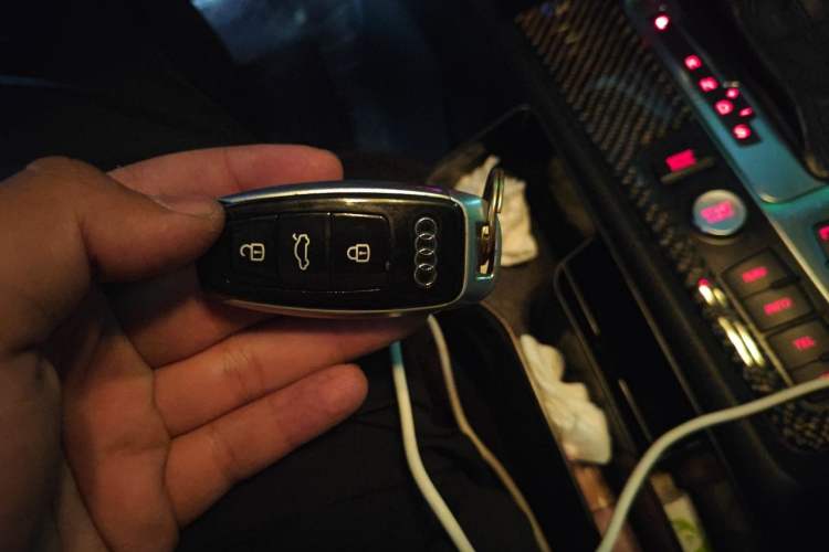 Used Audi Q7 2013 40 TFSI Comfort Edition Vehicle Key