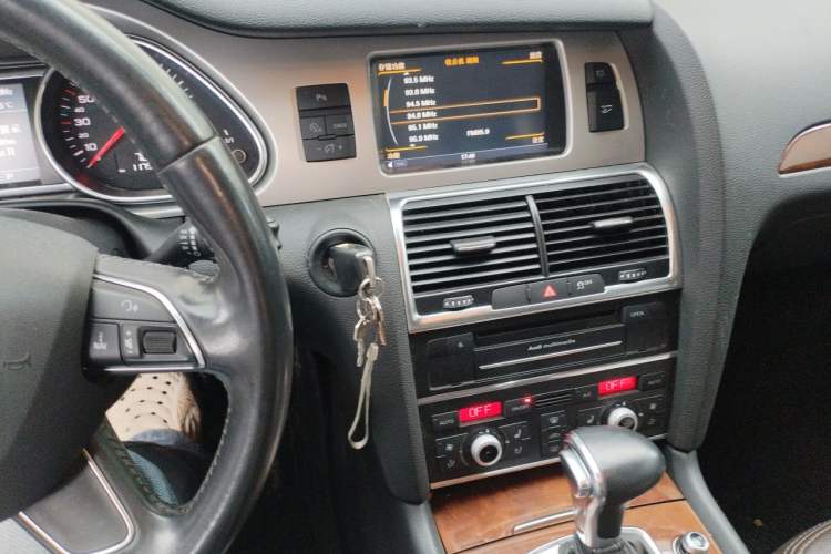 Used Audi Q7 2013 35 TFSI Ambition Edition Audio And AC Panel