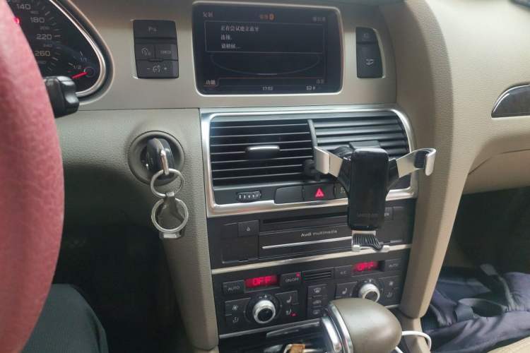 Used Audi Q7 2013 35 TFSI Technology Edition Audio And AC Panel