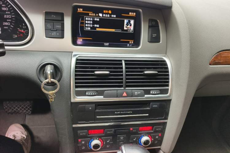 Used Audi Q7 2013 35 TFSI Technology Edition Audio And AC Panel