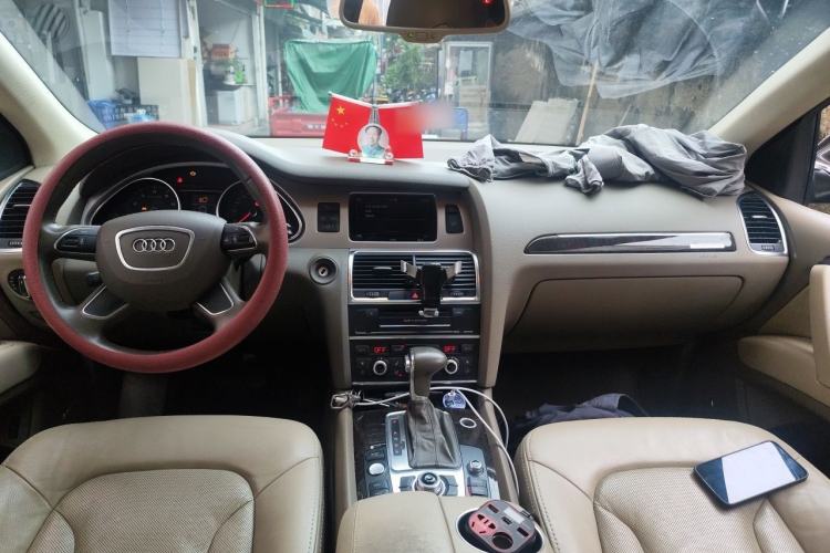 Used Audi Q7 2013 35 TFSI Technology Edition Center Console