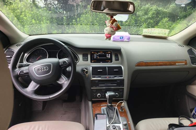 Used Audi Q7 2013 35 TFSI Technology Edition Center Console