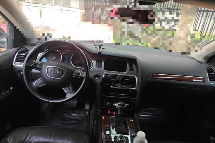 Used Audi Q7  Center Console