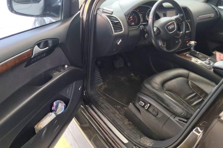 Used Audi Q7 2013 35 TFSI Comfort Model Driver Seat
