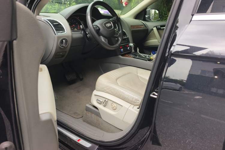 Used Audi Q7 2013 35 TFSI Technology Edition Driver Seat