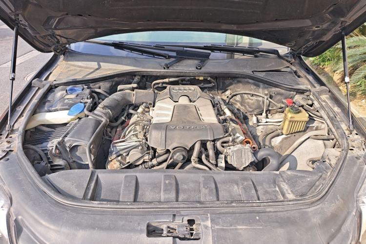 Used Audi Q7 2013 35 TFSI Ambition Edition Engine Bay