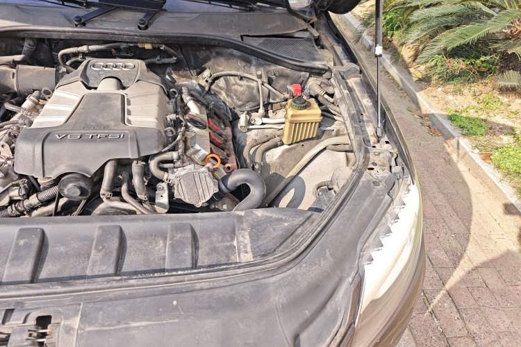 Used Audi Q7 2013 35 TFSI Ambition Edition Engine Bay Left