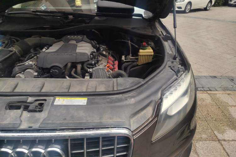 Used Audi Q7 2013 35 TFSI Ambition Edition Engine Bay Left