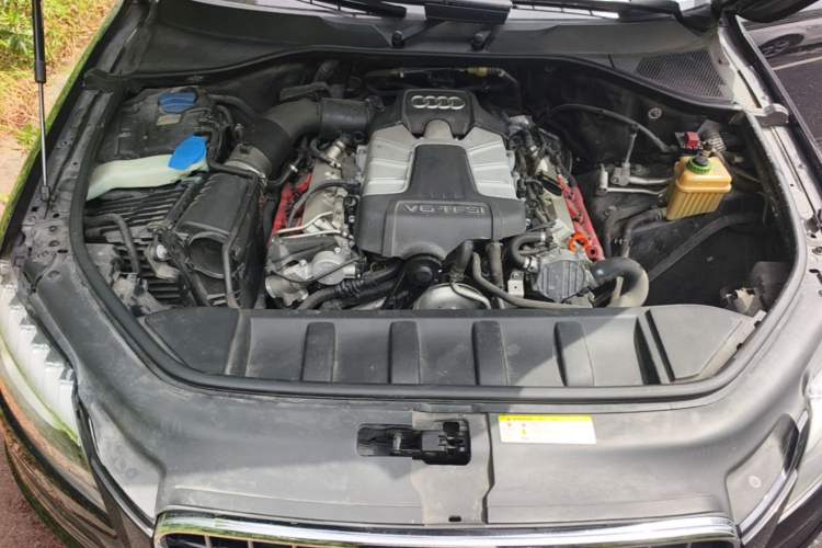 Used Audi Q7 2013 35 TFSI Technology Edition Engine Bay