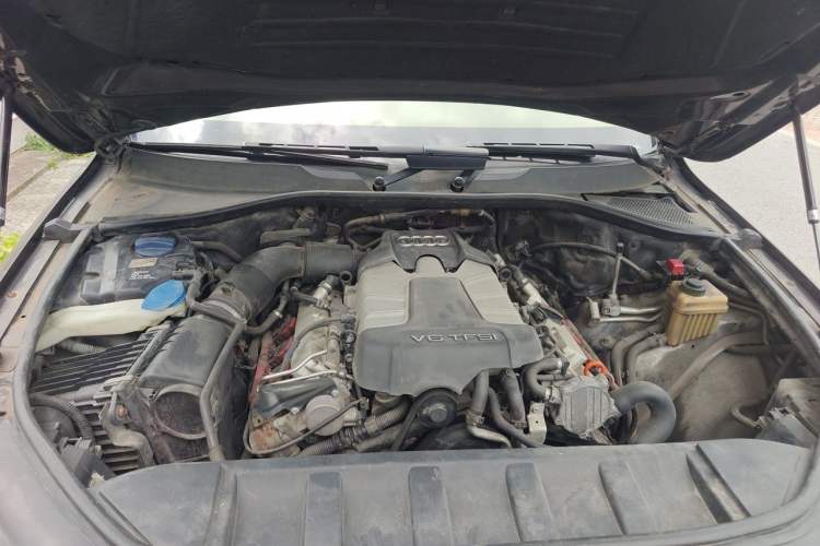 Used Audi Q7 2013 35 TFSI Ambition Edition Engine Bay