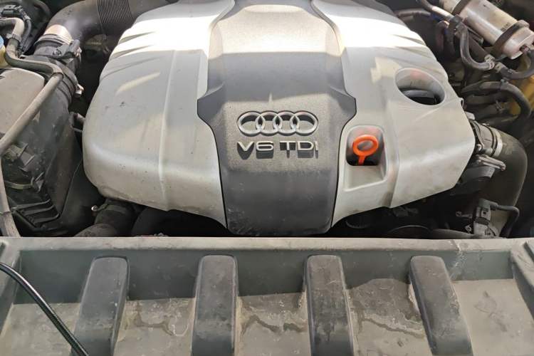 Used Audi Q7  Engine Bay