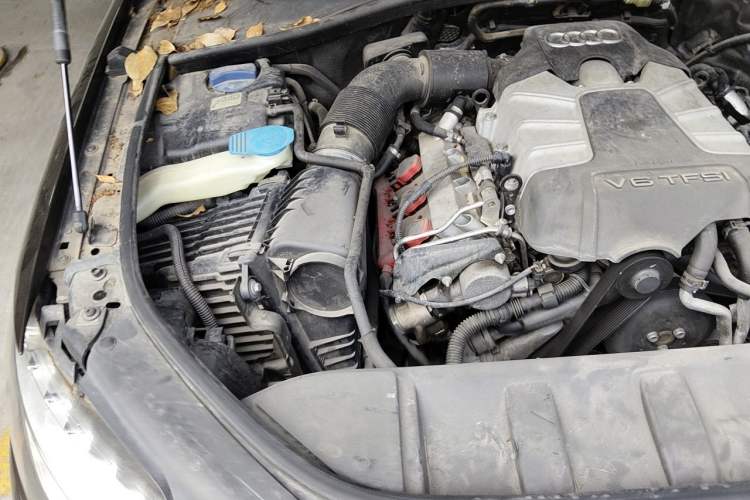 Used Audi Q7 2013 35 TFSI Comfort Model Engine Bay Right