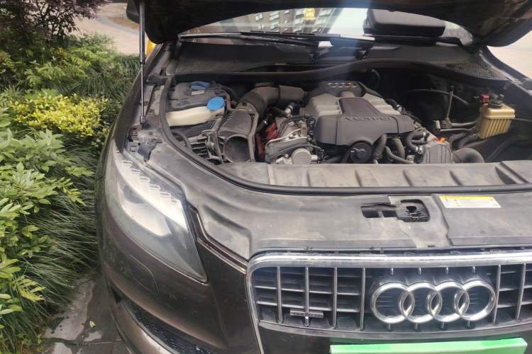 Used Audi Q7 2013 35 TFSI Ambition Edition Engine Bay Right