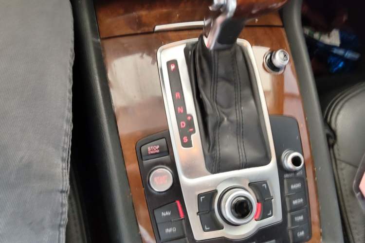 Used Audi Q7 2013 35 TFSI Comfort Model Gear Lever