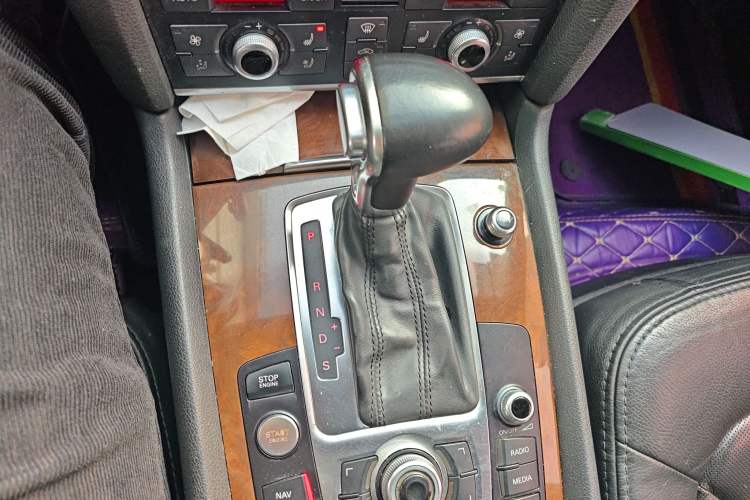 Used Audi Q7 2013 35 TFSI Ambition Edition Gear Lever