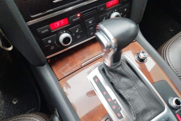 Used Audi Q7 2013 35 TFSI Ambition Edition Gear Lever