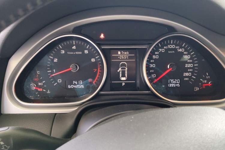 Used Audi Q7 2013 35 TFSI Comfort Model Instrument Cluster