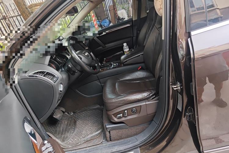 Used Audi Q7  Left Front Seat