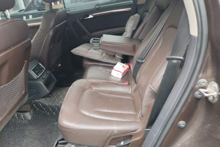 Used Audi Q7 2013 35 TFSI Ambition Edition Left Rear Seat