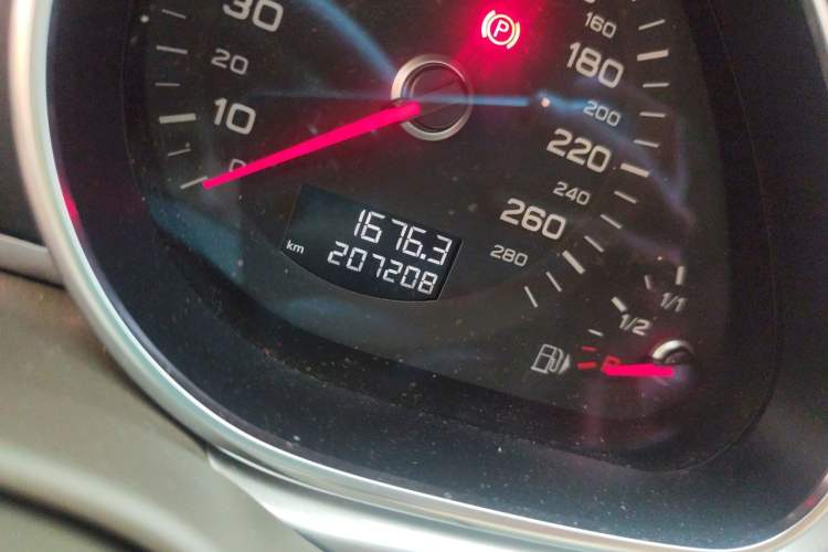Used Audi Q7 2013 35 TFSI Technology Edition Odometer Close Up