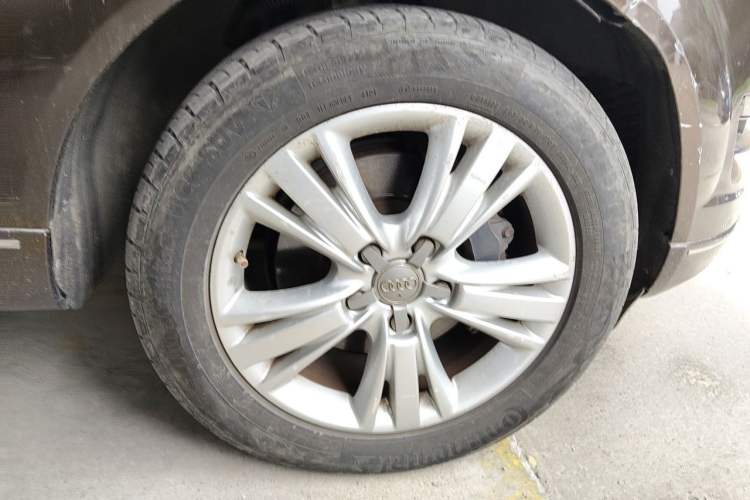 Used Audi Q7 2013 35 TFSI Comfort Model Right Front Wheel Hub