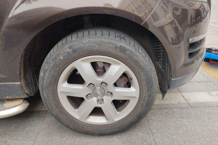 Used Audi Q7 2013 35 TFSI Ambition Edition Right Front Wheel Hub