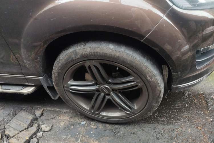 Used Audi Q7 2013 35 TFSI Technology Edition Right Front Wheel Hub