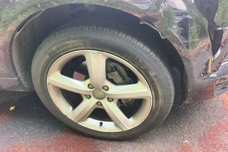 Used Audi Q7 2013 35 TFSI Technology Edition Right Front Wheel Hub