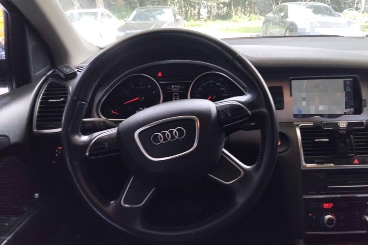 Used Audi Q7 2013 35 TFSI Comfort Model Steering Wheel