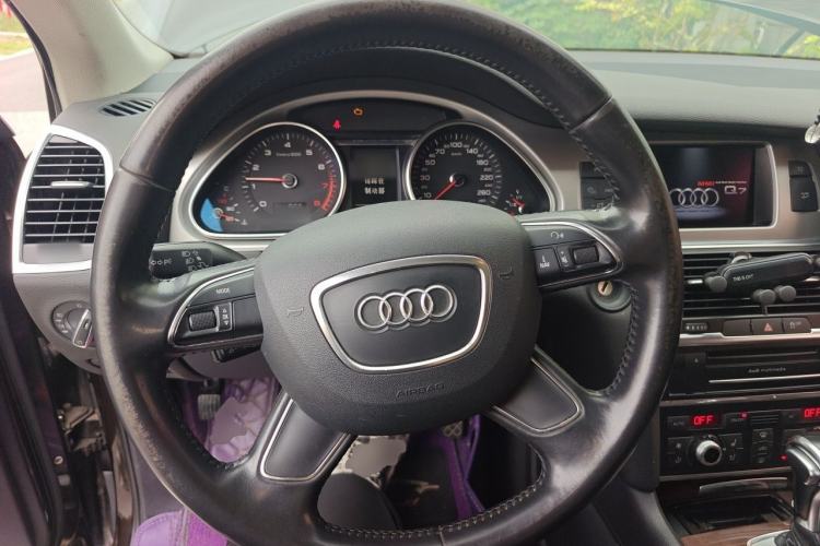 Used Audi Q7 2013 35 TFSI Ambition Edition Steering Wheel