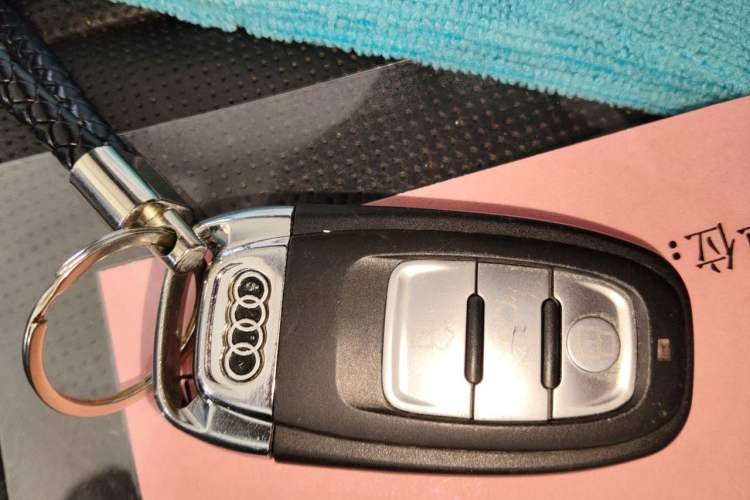 Used Audi Q7 2013 35 TFSI Comfort Model Vehicle Key