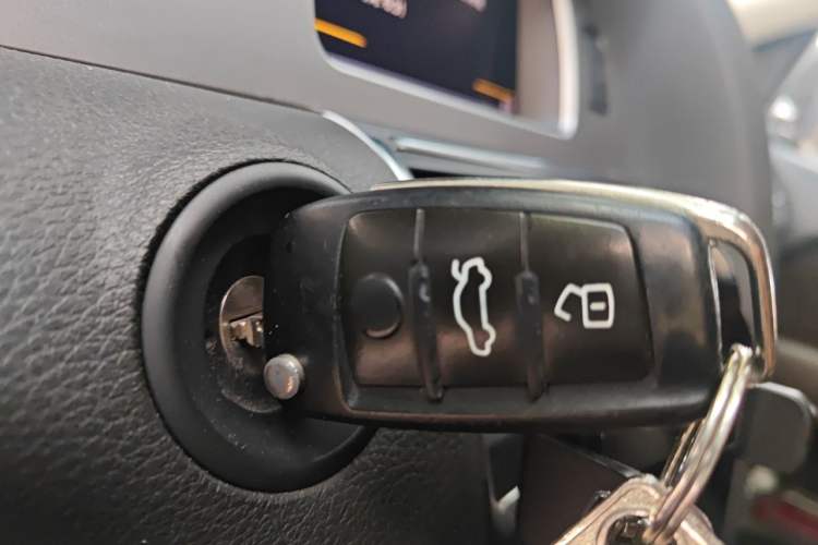 Used Audi Q7  Vehicle Key