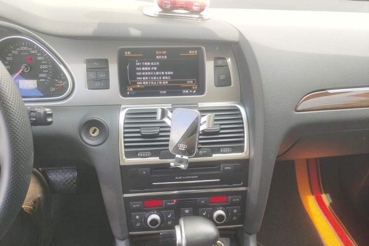 Used Audi Q7  Audio And AC Panel