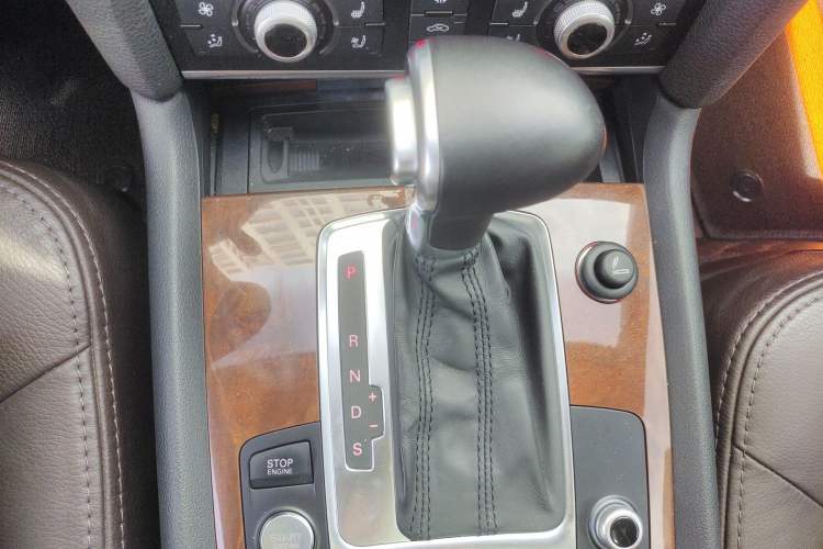 Used Audi Q7  Gear Lever