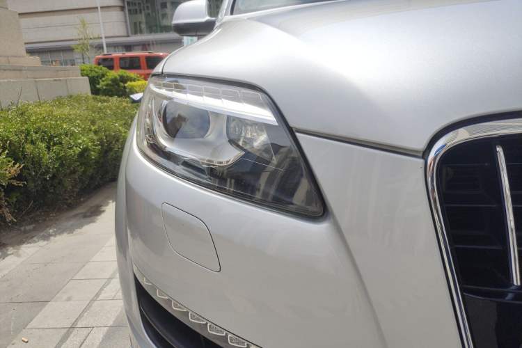 Used Audi Q7  Right Front Headlight
