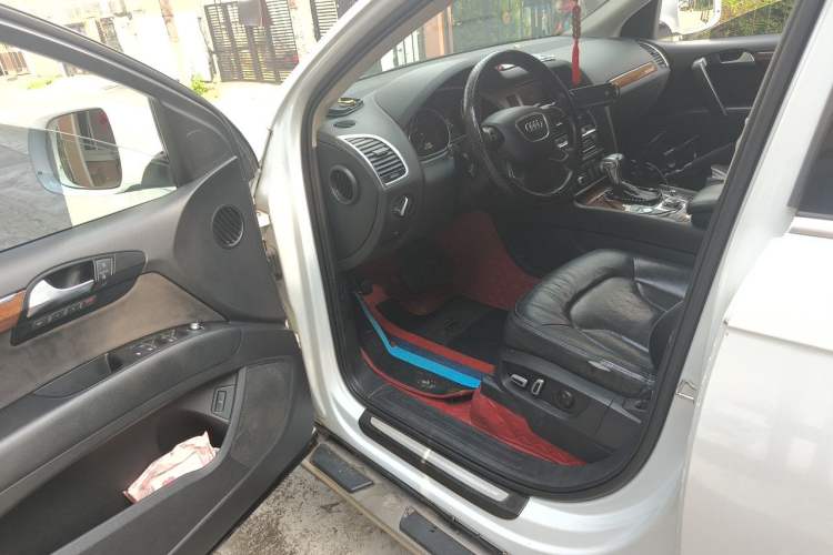 Used Audi Q7 2013 35 TFSI Ambition Edition Driver Seat