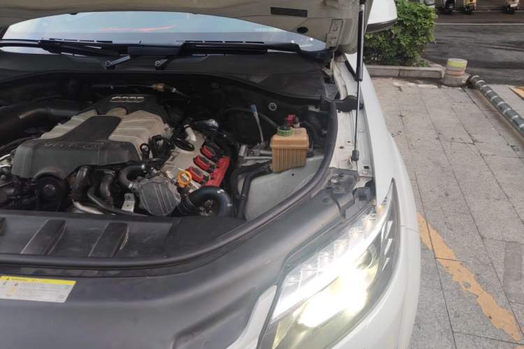 Used Audi Q7 2013 35 TFSI Ambition Edition Engine Bay Left