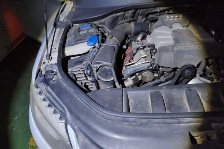 Used Audi Q7 2013 35 TFSI Technology Edition Engine Bay Right