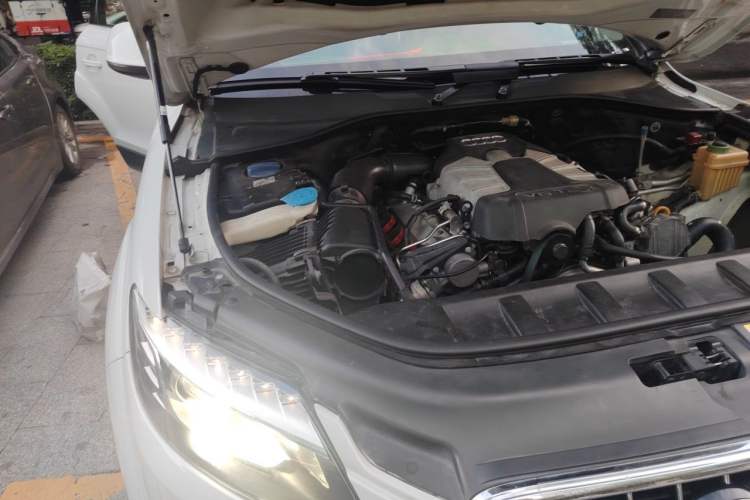 Used Audi Q7 2013 35 TFSI Ambition Edition Engine Bay Right