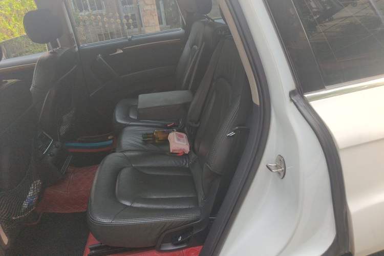 Used Audi Q7 2013 35 TFSI Ambition Edition Left Rear Seat