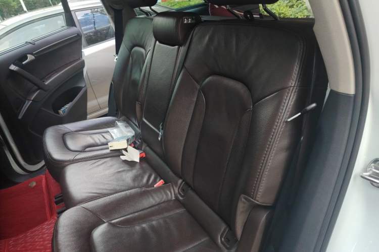 Used Audi Q7 2013 35 TFSI Ambition Edition Left Rear Seat
