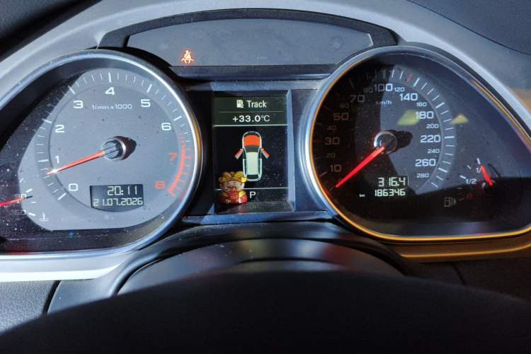 Used Audi Q7 2013 35 TFSI Technology Edition Odometer Close Up