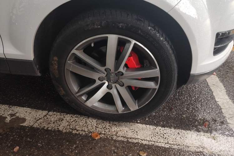 Used Audi Q7 2013 35 TFSI Ambition Edition Right Front Wheel Hub