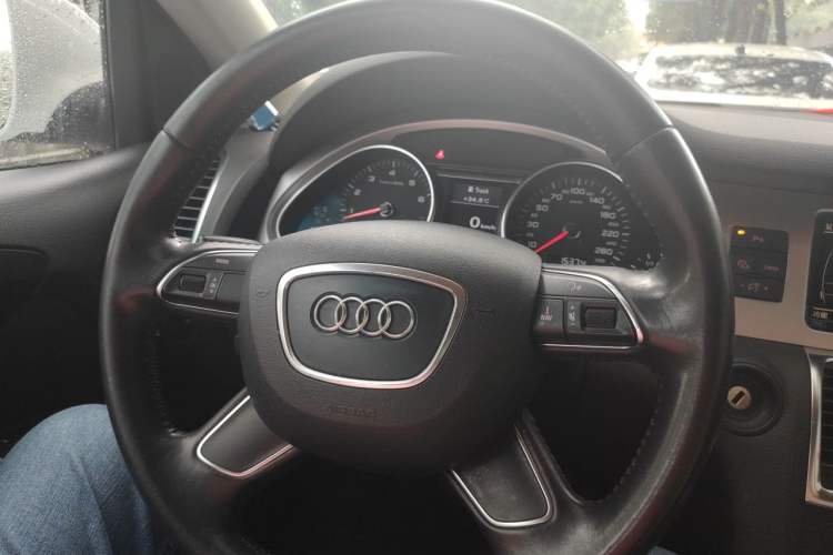 Used Audi Q7 2013 35 TFSI Ambition Edition Steering Wheel