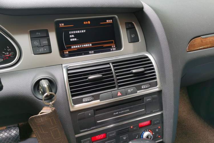 Used Audi Q7 2014 35 TFSI Sport Edition Audio And AC Panel