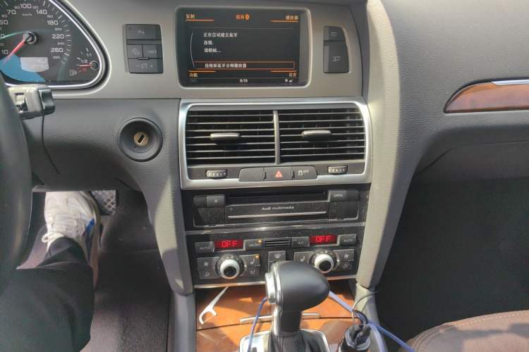 Used Audi Q7 2014 35 TDI Sport Edition Audio And AC Panel