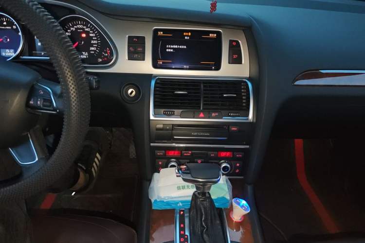 Used Audi Q7 2014 35 TFSI Sport Edition Audio And AC Panel