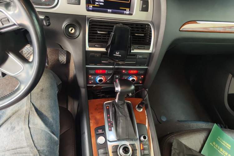 Used Audi Q7 2014 35 TFSI Ambition Edition Audio And AC Panel